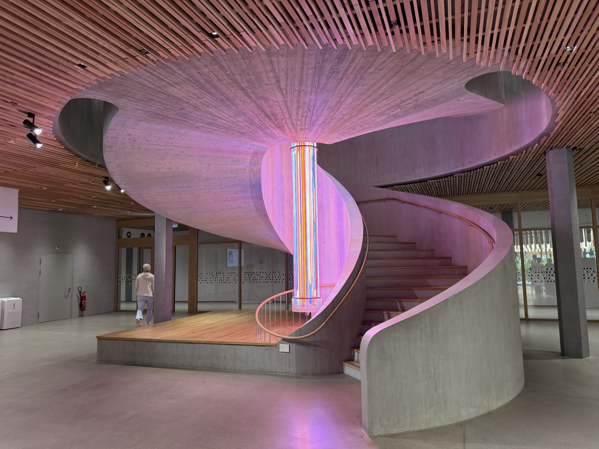 Lichtinstallation im Treppenhaus im Kinderspital Zürich